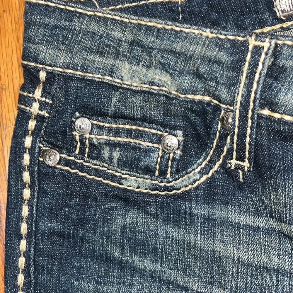 NWT BKE Sabrina Embellished Sequins Blue Denim Capri Jeans Size 24